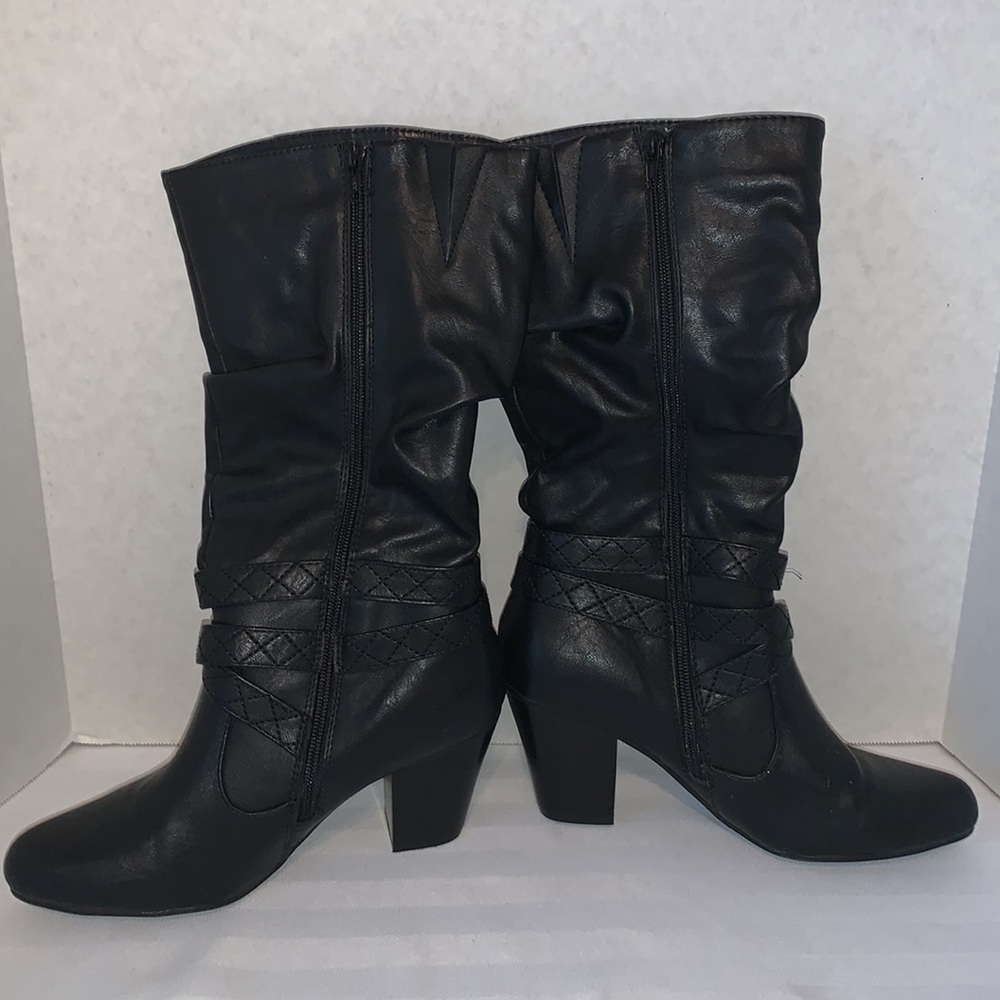 Booties, Whitemt, size 8.5, black. In good condition